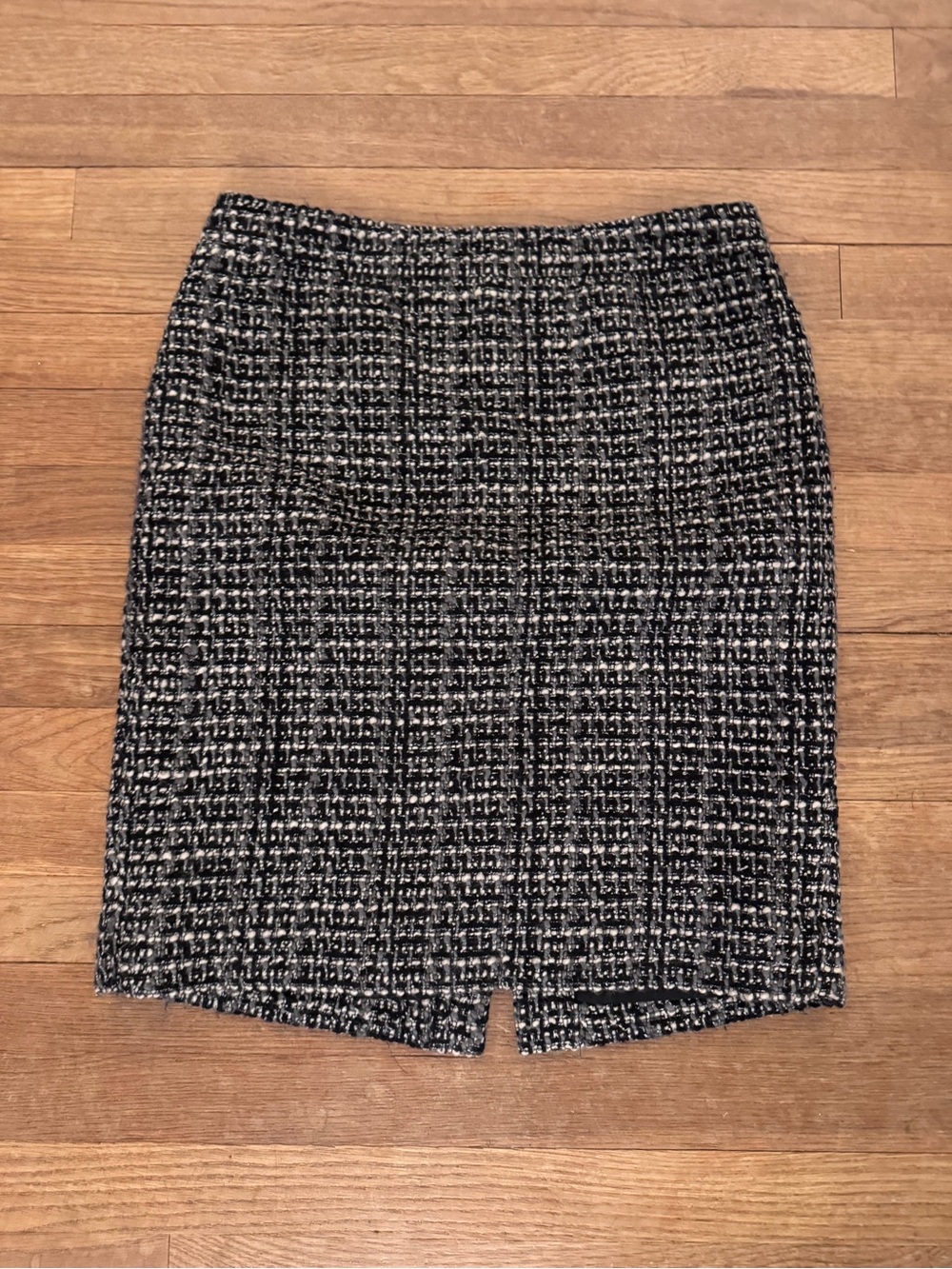J.Crew Black White and Gray Wool Blend Tweed Knee Length Pencil Skirt Sz 8
b77